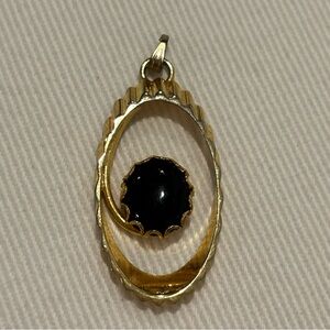 Vintage gold toned pendant with black ‘stone’ possibly onyx